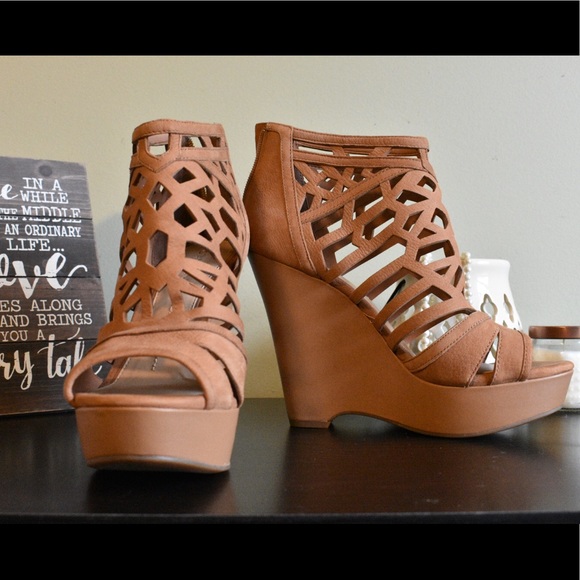 Gianni Bini Caged Wedge - Picture 2 of 5